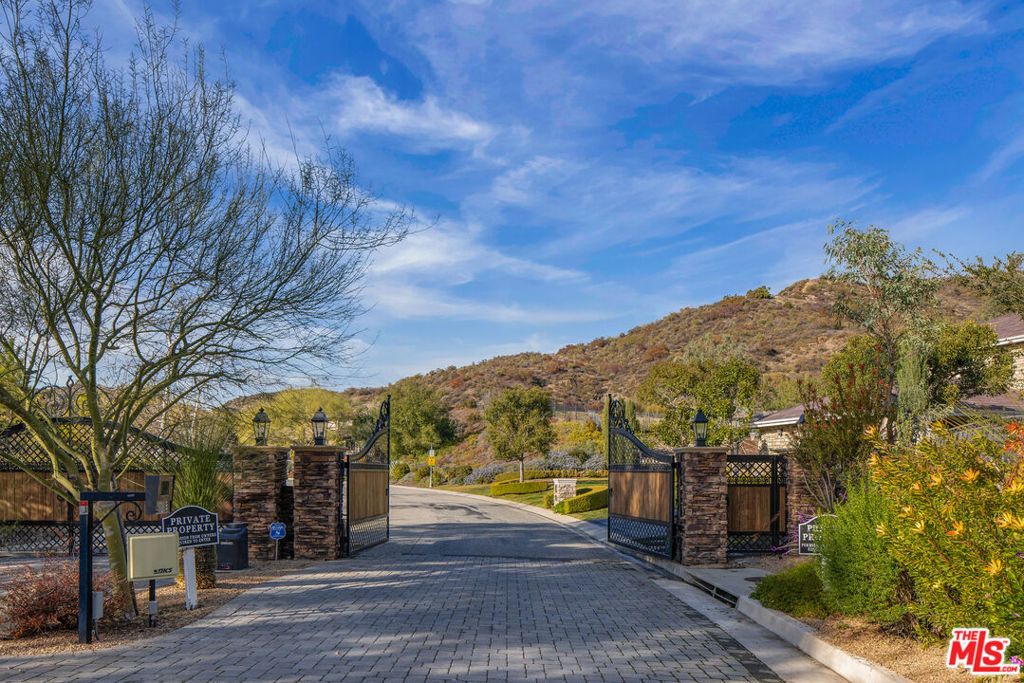 A property available for sale at 25029 Abercrombie Lane, Calabasas, CA 91302.