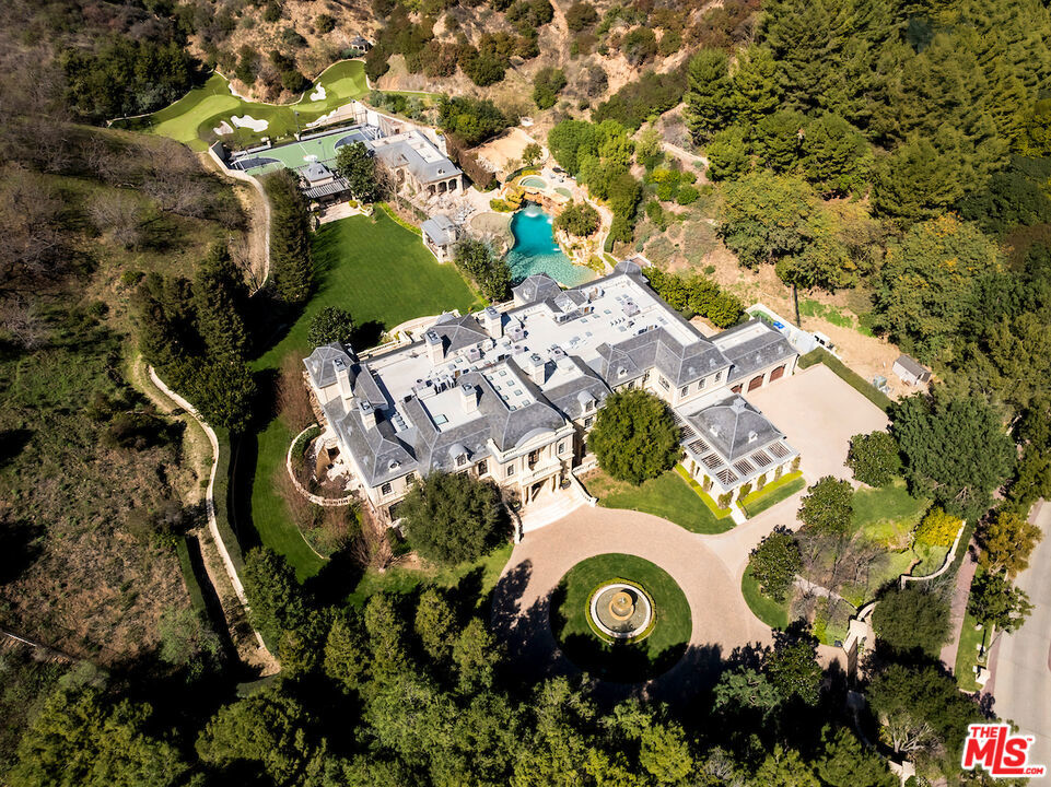 A property available for sale at 71 Beverly Parkway, Beverly Hills, CA 90210.