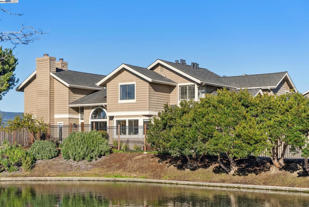 A property available for sale at 9 Palm Beach Ln, Alameda, CA 94502.