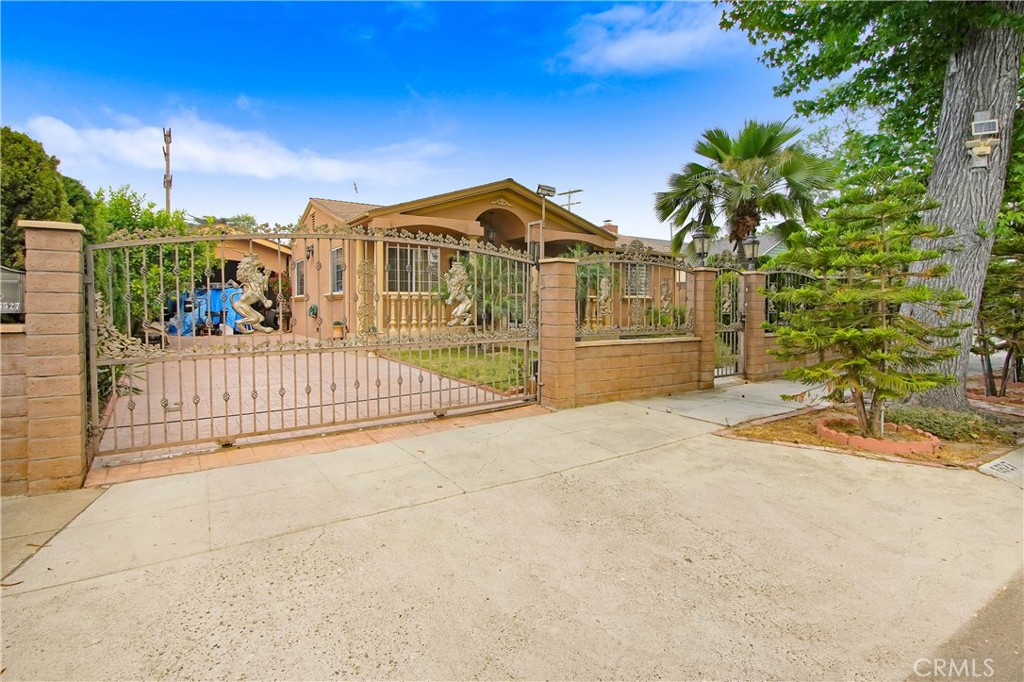 A property available for sale at 6527 Alcove Avenue, Valley Glen, CA 91606.