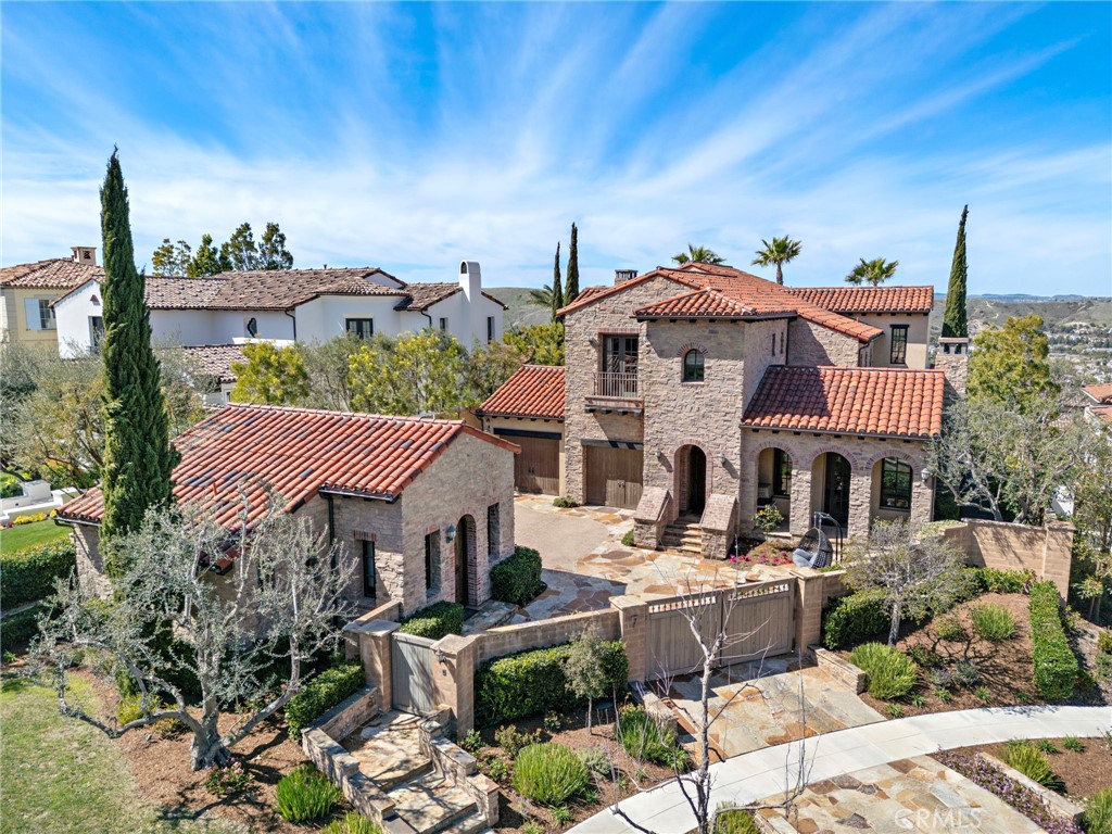 A property available for sale at 7 Broken Arrow, Ladera Ranch, CA 92694.
