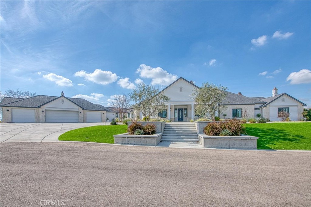 A property available for sale at 18300 Watts Valley Road, Sanger, CA 93657.