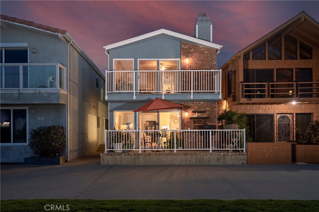 A property available for sale at 1627 Seal Way, Seal Beach, CA 90740.