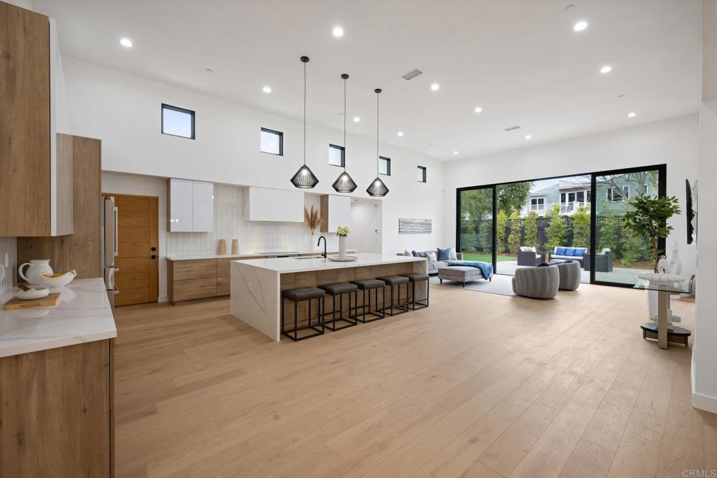 A property available for sale at 810 Seabright Lane, Solana Beach, CA 92075.