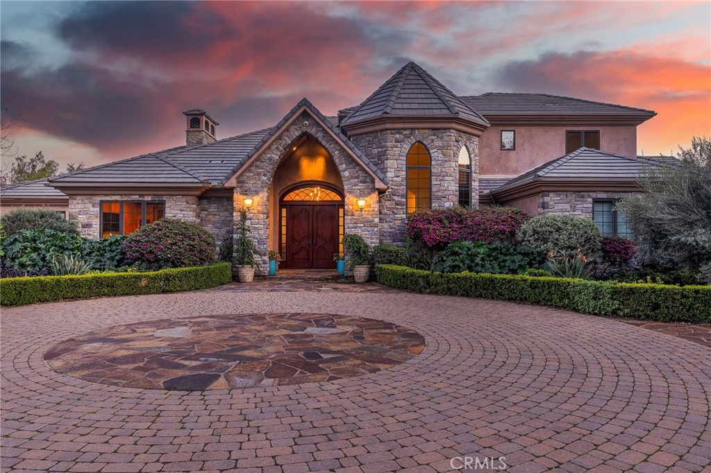 A property available for sale at 3221 Integrity Way, Fallbrook, CA 92028.