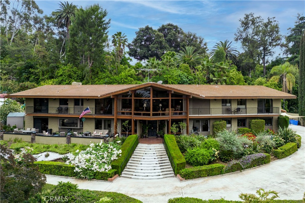 A property available for sale at 1471 Rosehill, Redlands, CA 92373.