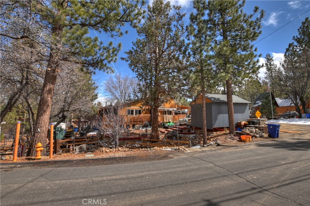 A property available for sale at 581 Highland Lane, Sugarloaf, CA 92386.