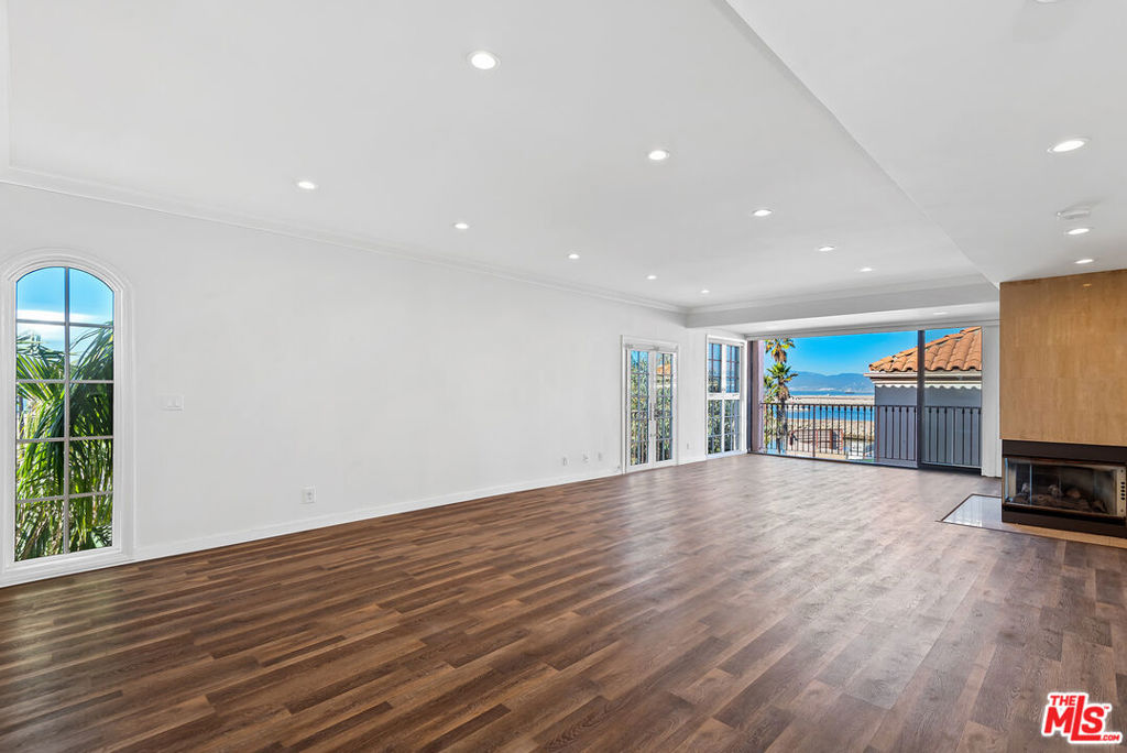A property available for sale at 6220 Pacific Avenue 301, Playa Del Rey, CA 90293.