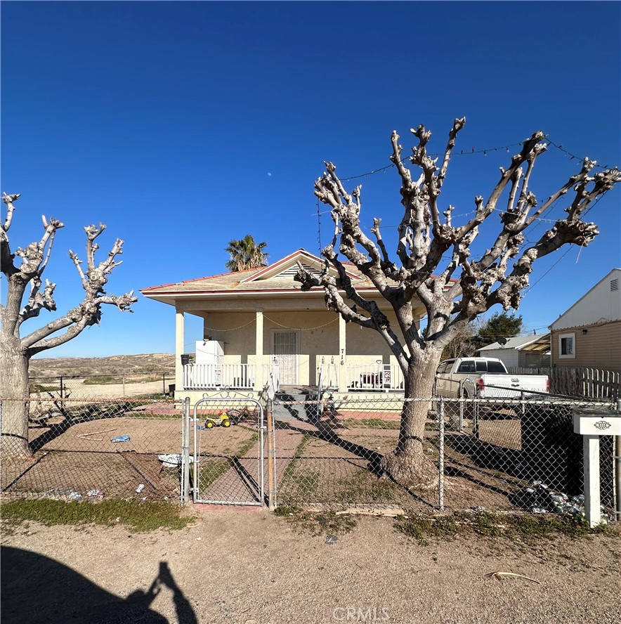 A property available for sale at 716 Taylor Street, Taft, CA 93268.