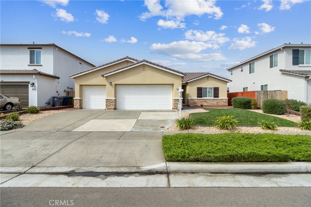A property available for sale at 339 Lolly Way, Los Banos, CA 93635.