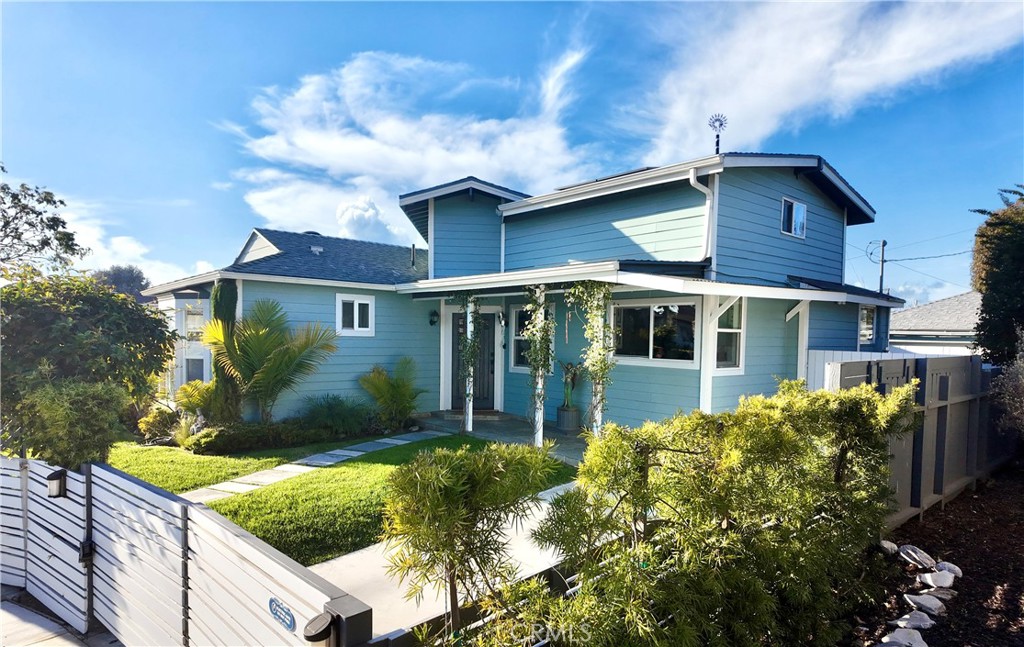 A property available for sale at 5231 Glasgow Way, Westchester, CA 90045.