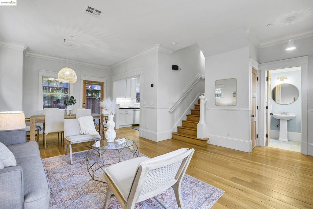 A property available for sale at 1911 9Th St A, Berkeley, CA 94710.