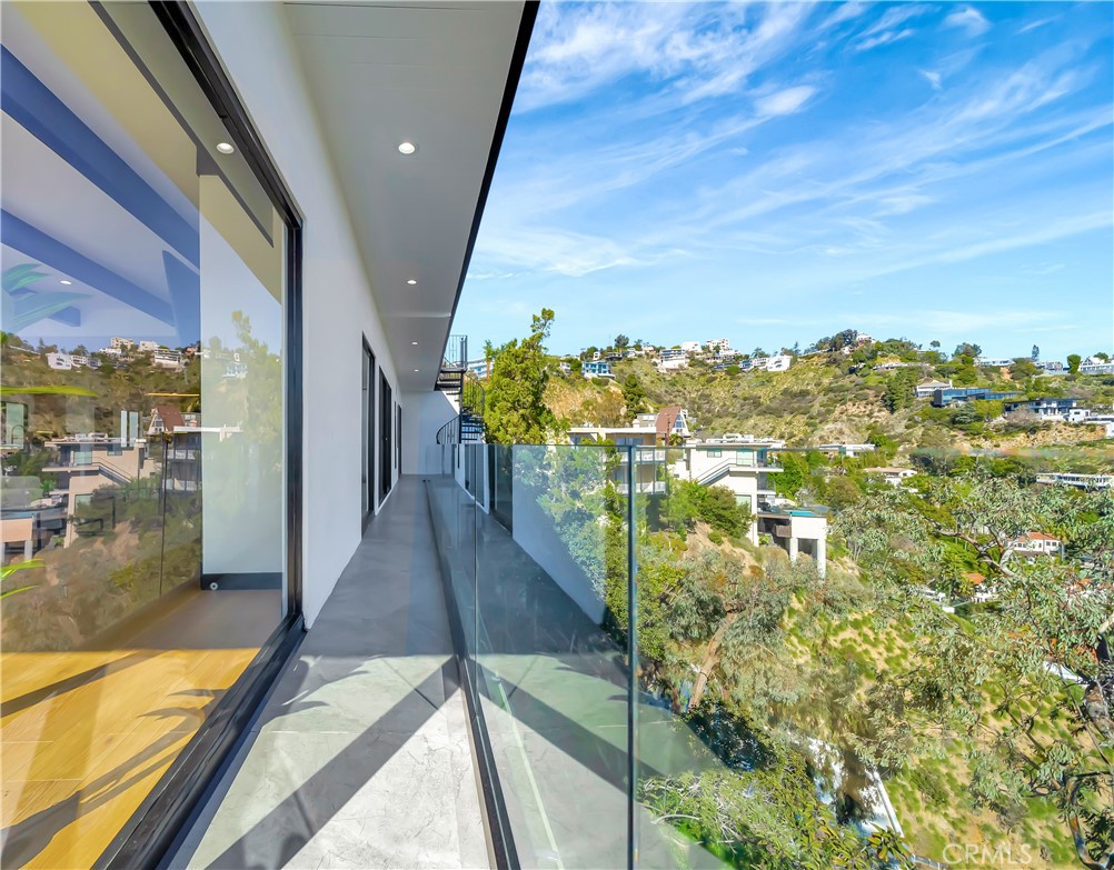 A property available for rent at 8686 Franklin Avenue, Hollywood Hills, CA 90069.