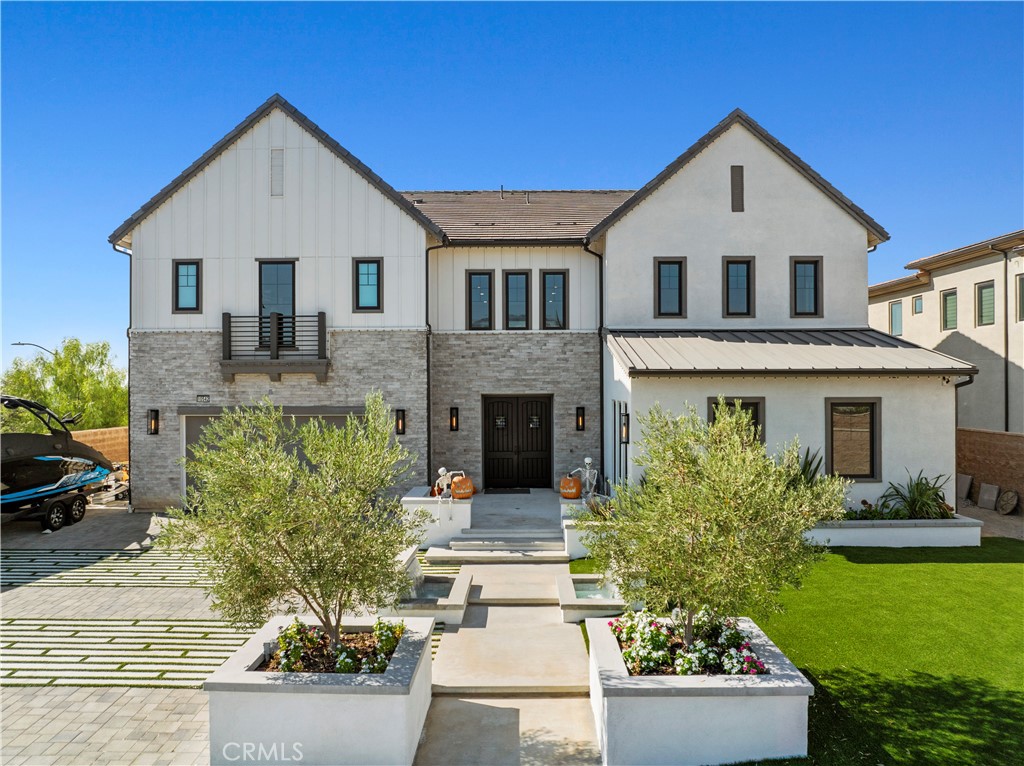 A property available for sale at 10542 Wood Briar Court, Chatsworth, CA 91311.