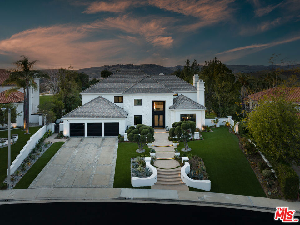 A property available for sale at 5541 Amber Circle, Calabasas, CA 91302.