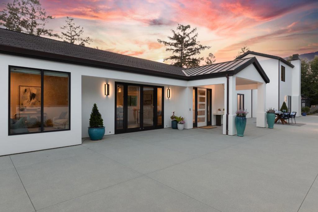 A property available for sale at 39 Hollins Drive, Santa Cruz, CA 95060.