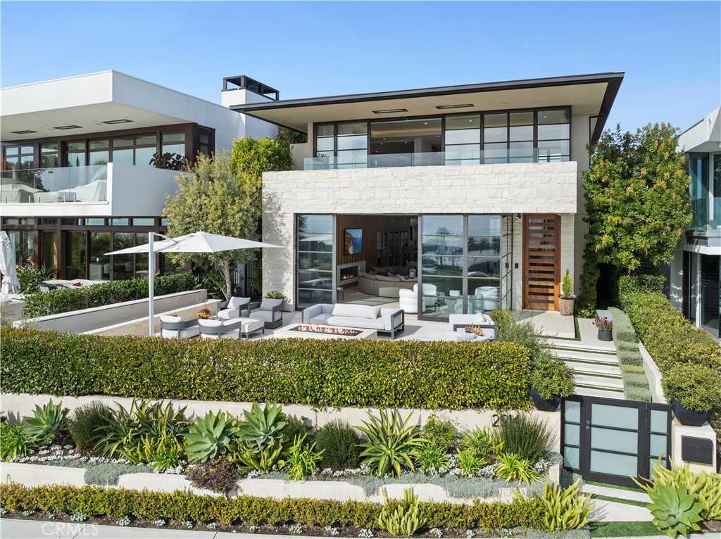A property available for sale at 2914 Ocean Boulevard, Corona Del Mar, CA 92625.