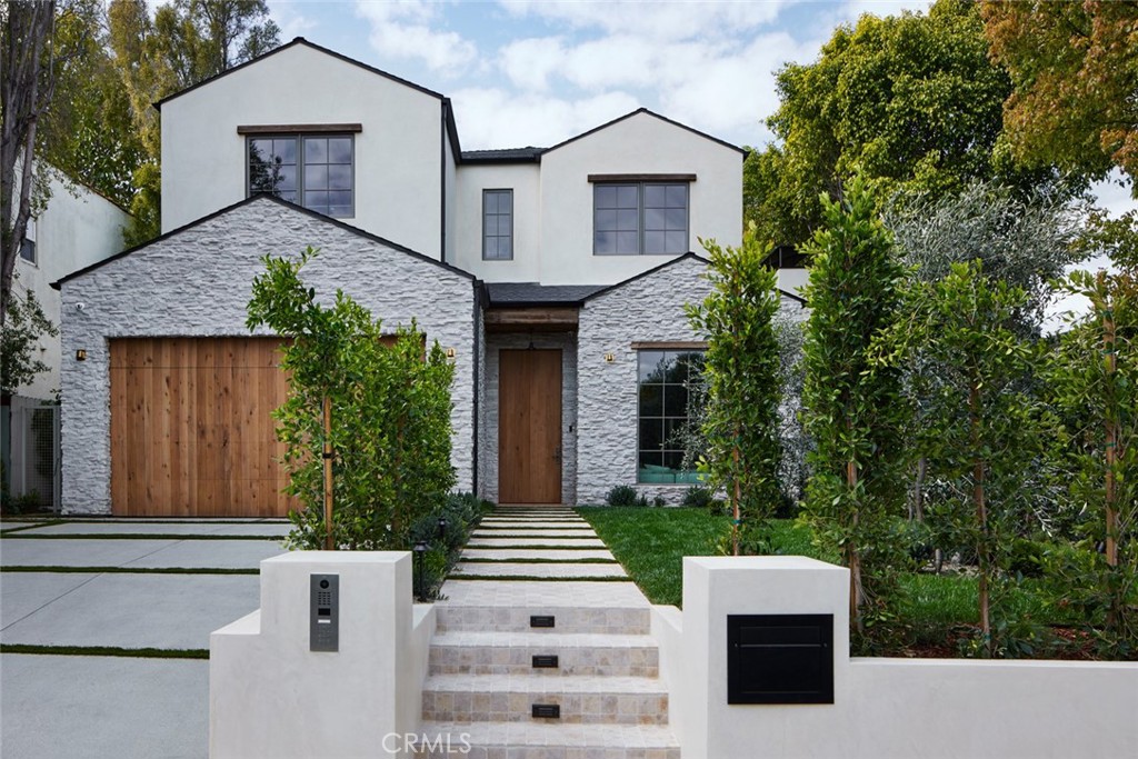 A property available for sale at 4209 Vantage Avenue, Studio City, CA 91604.