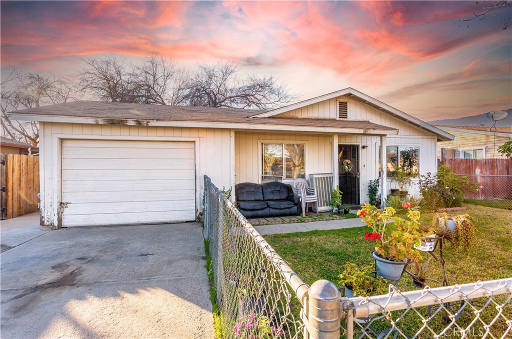 A property available for sale at 637 S P Street, Tulare, CA 93274.