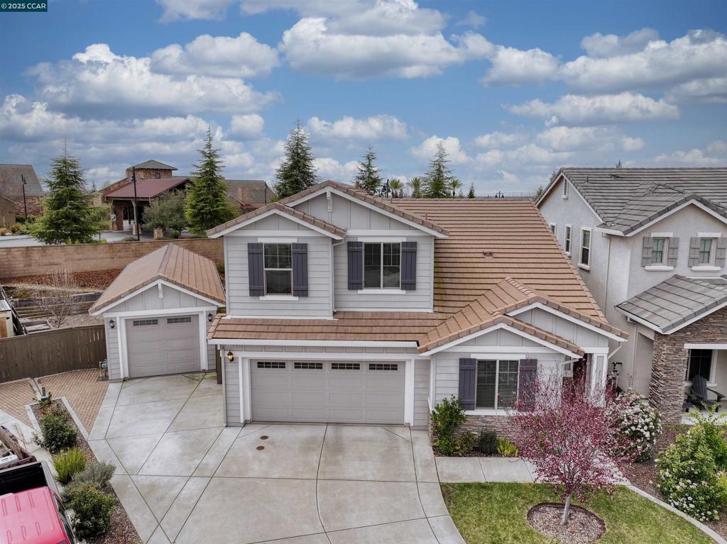 A property available for sale at 740 Baronial Ct, Rocklin, CA 95765.