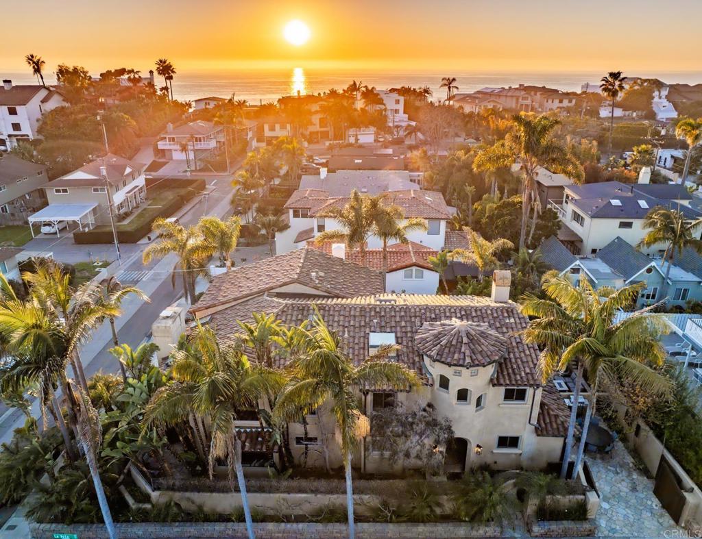 A property available for sale at 112 La Veta Avenue, Encinitas, CA 92024.