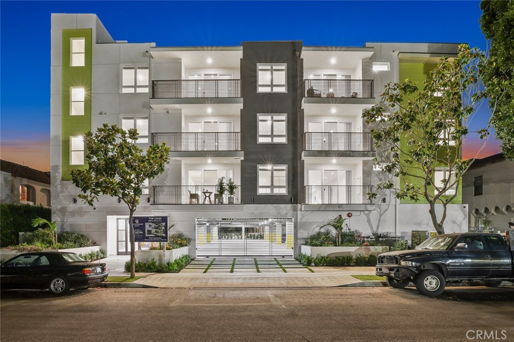 A property available for rent at 5820 La Mirada Avenue 406, Hollywood, CA 90038.