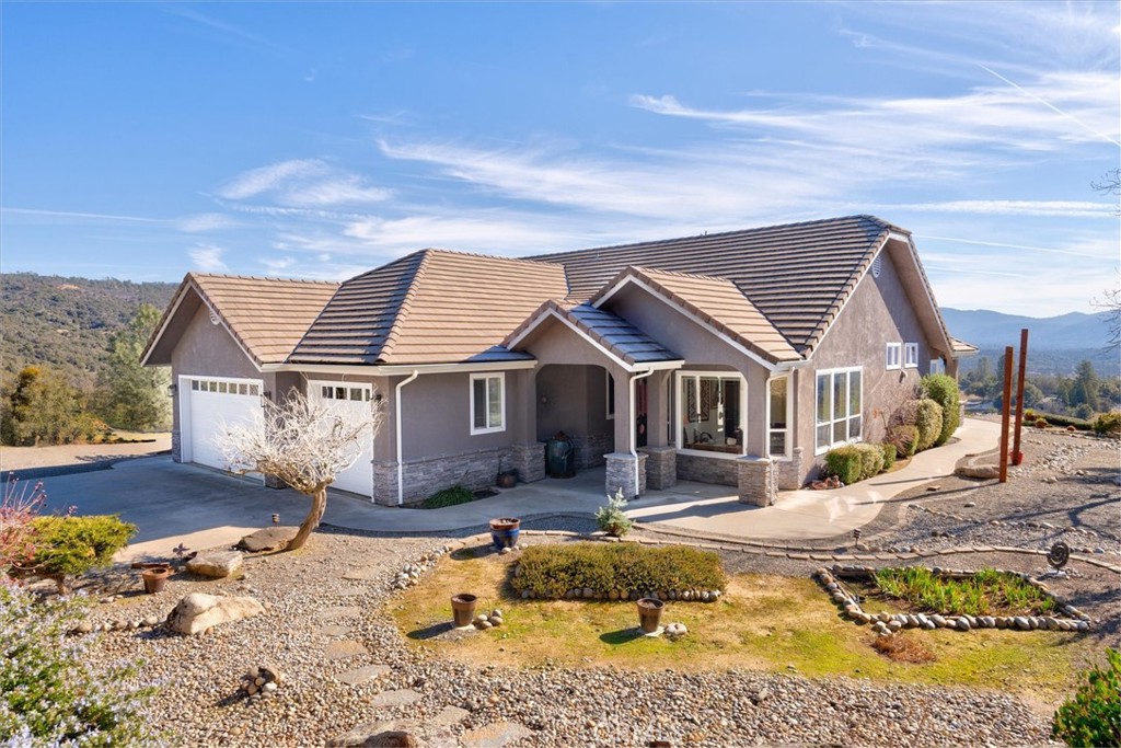 A property available for sale at 45500 Right Road, Ahwahnee, CA 93601.