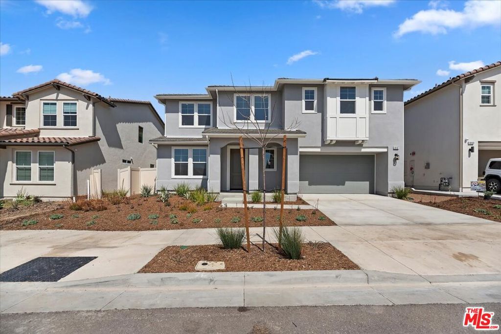 A property available for sale at 18107 Radiance, Santa Clarita, CA 91350.