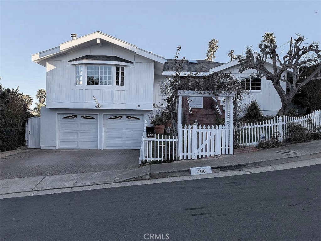 A property available for sale at 400 Campdell Street, Playa Del Rey, CA 90293.