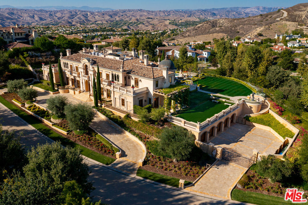 A property available for sale at 25305 Prado De La Felicidad, Calabasas, CA 91302.