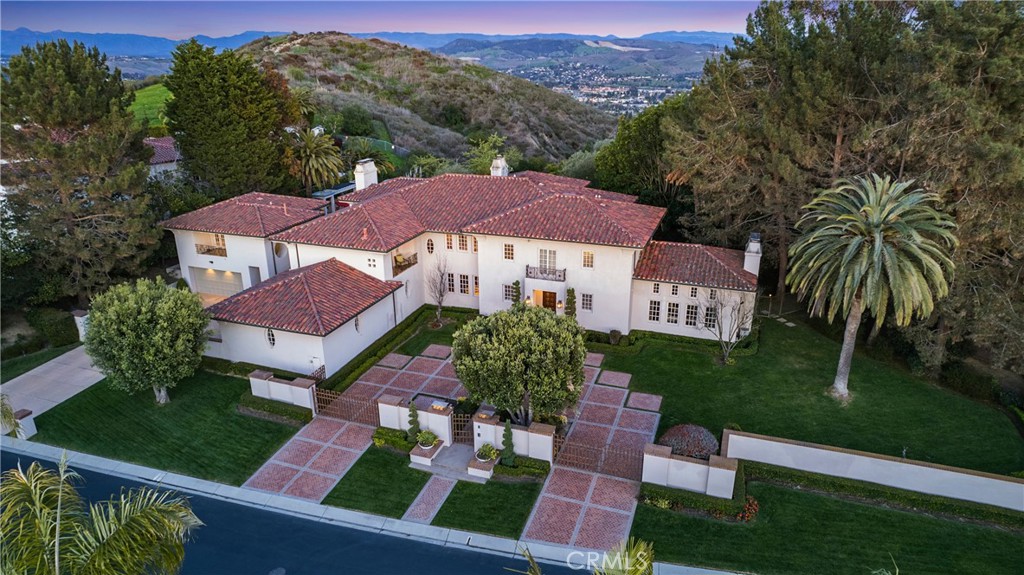 A property available for sale at 2 O Hill Ridge, Laguna Niguel, CA 92677.