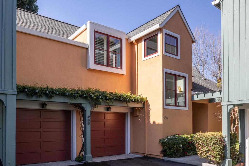 A property available for sale at 988 Menlo Avenue, Menlo Park, CA 94025.