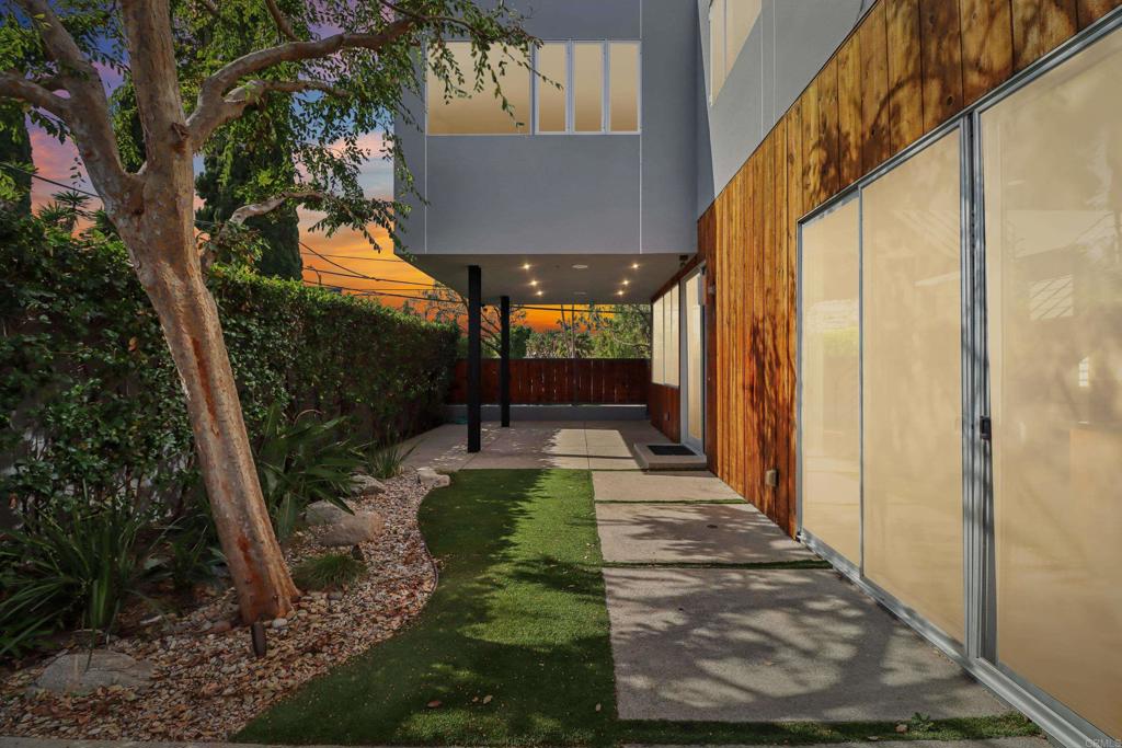 A property available for sale at 1814 Penmar Avenue, Venice, CA 90291.