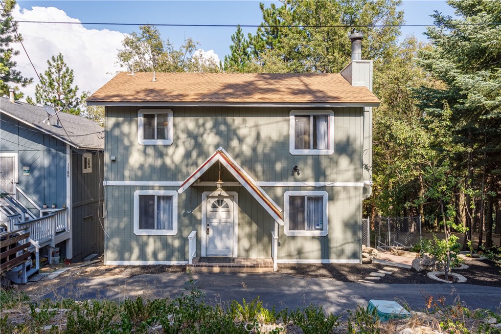 A property available for sale at 1187 Scenic Way, Rimforest, CA 92378.