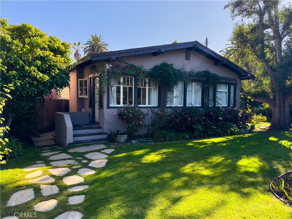 A property available for sale at 308 Windward Avenue, Venice, CA 90291.