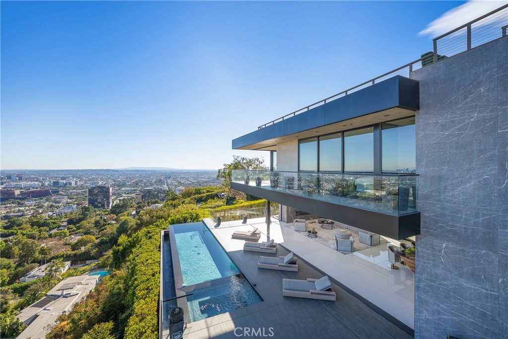 A property available for sale at 9199 Thrasher Avenue, Los Angeles, CA 90069.