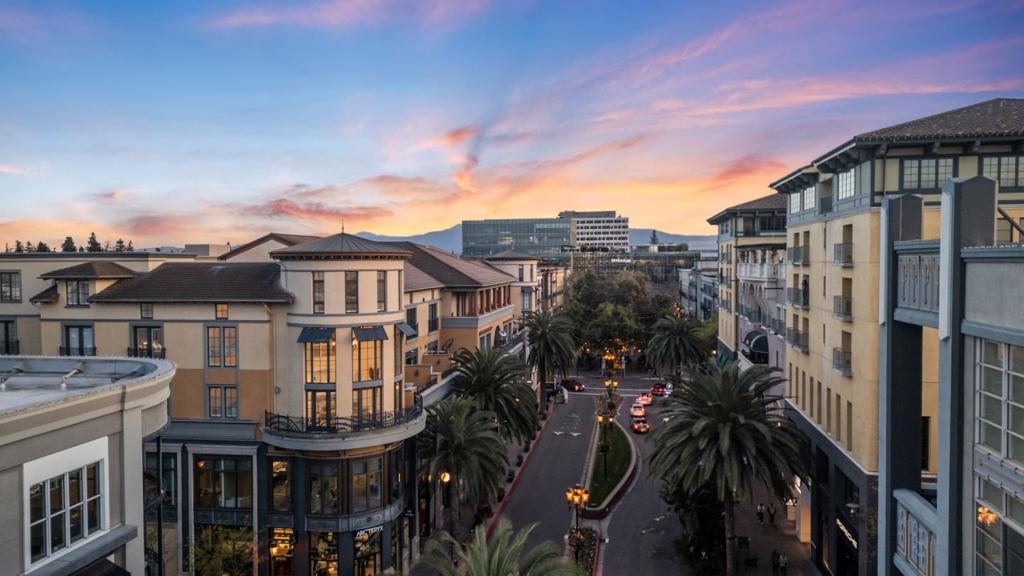 A property available for sale at 356 Santana Row 306, San Jose, CA 95128.