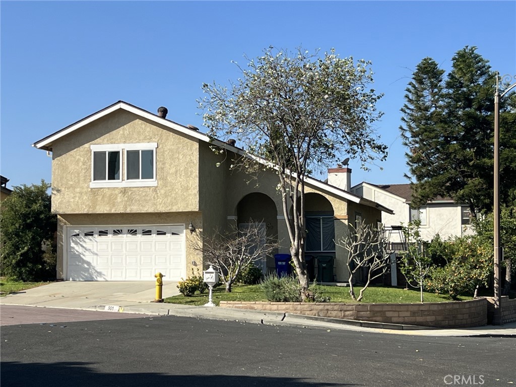 A property available for sale at 901 Vista Verde Cir, Duarte, CA 91010.