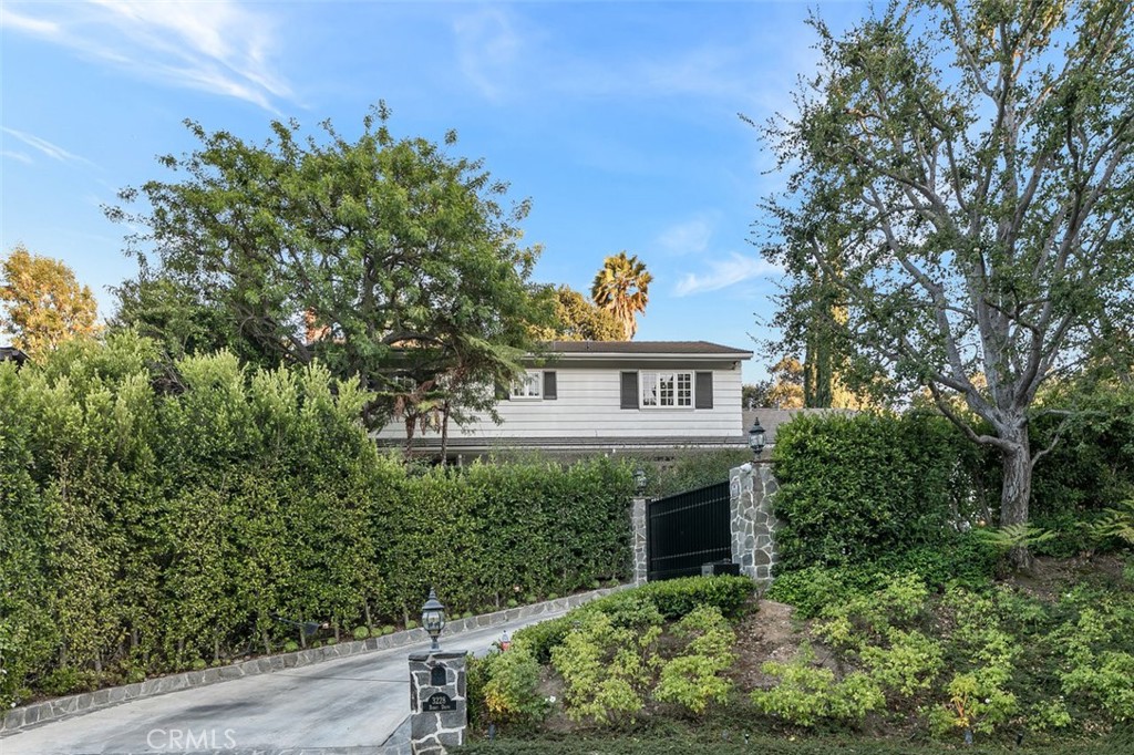 A property available for sale at 3228 Berry Drive, Studio City, CA 91604.