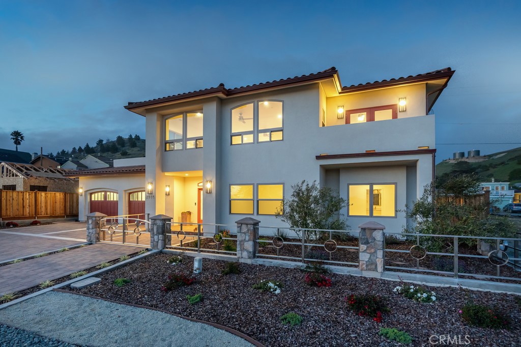 A property available for sale at 2901 Ocean Boulevard, Cayucos, CA 93430.