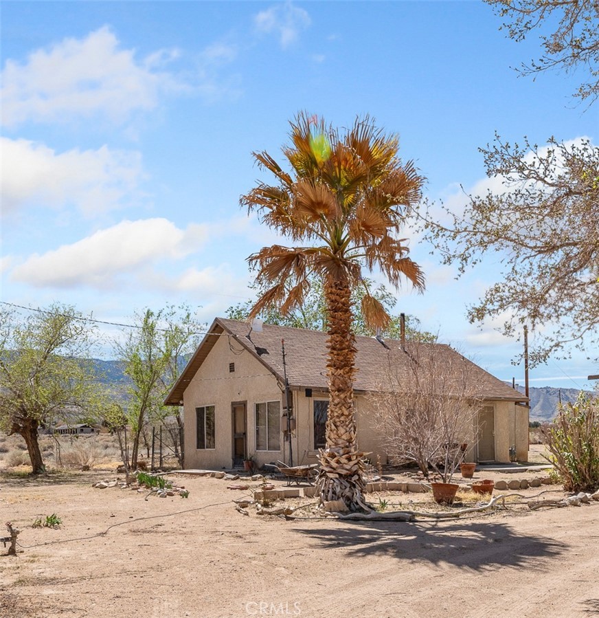 A property available for sale at 10172 Tradepost Road, Lucerne Valley, CA 92356.