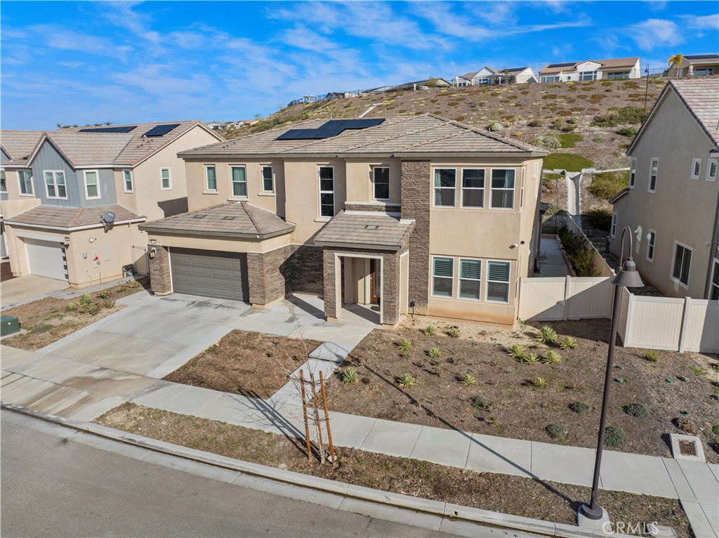 A property available for sale at 17721 Ridgeline Court, Saugus, CA 91350.