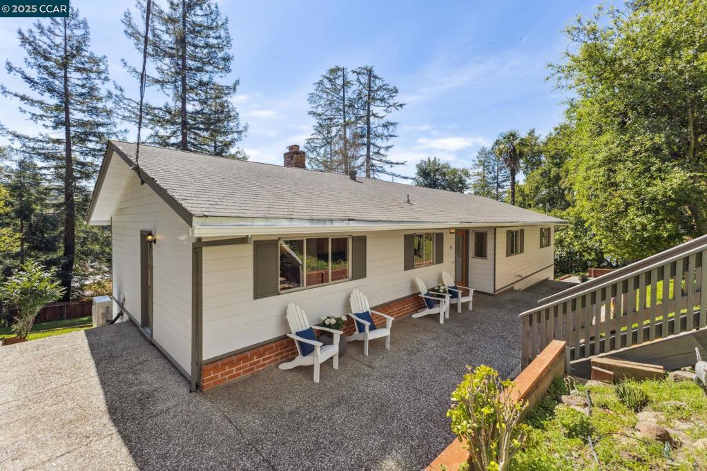 A property available for sale at 34 Las Palomas, Orinda, CA 94563.