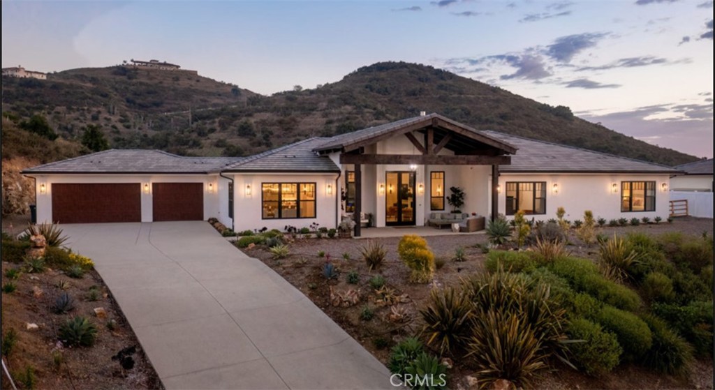 A property available for sale at 3325 Sagewood Hills Road, Vista, CA 92084.