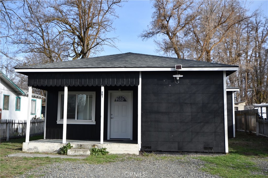 A property available for sale at 261 N 14th St, Montague, CA 96064.