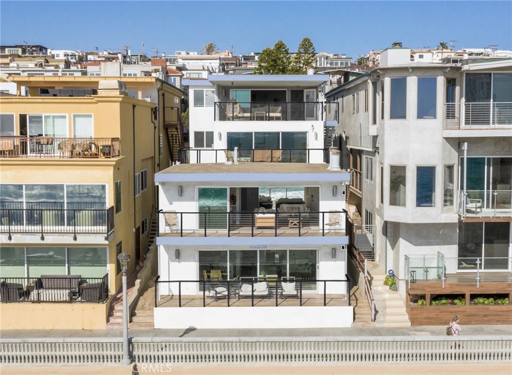 A property available for sale at 2208 The Strand, Manhattan Beach, CA 90266.