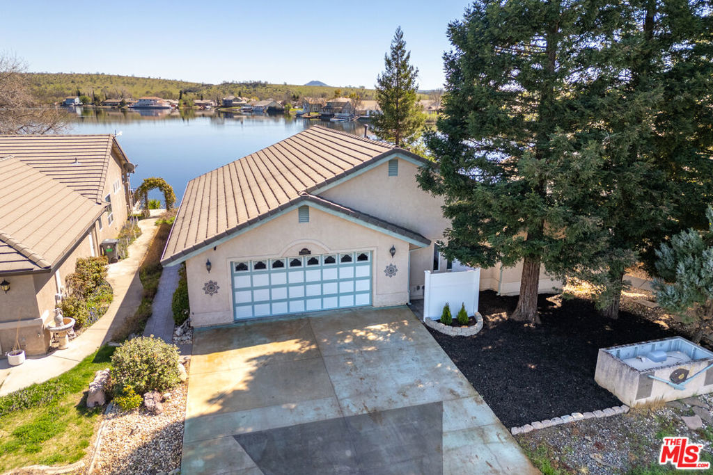 A property available for sale at 19046 Shoreline Drive, Cottonwood, CA 96022.