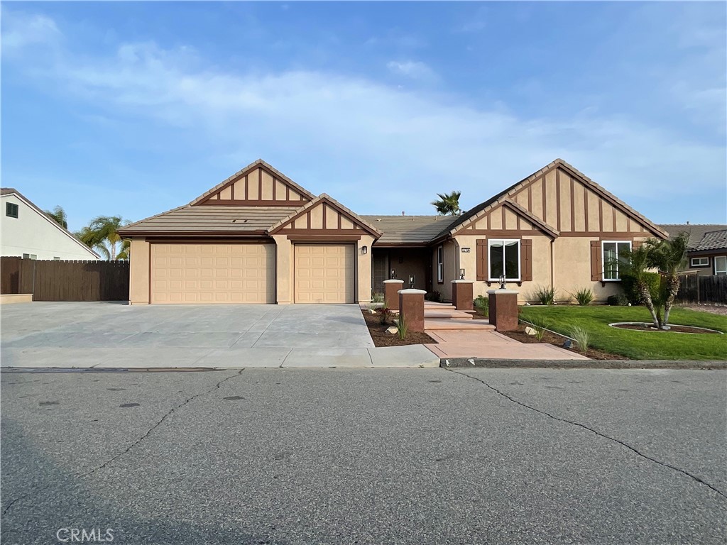 A property available for sale at 32706 Blue Mist Way, Wildomar, CA 92595.