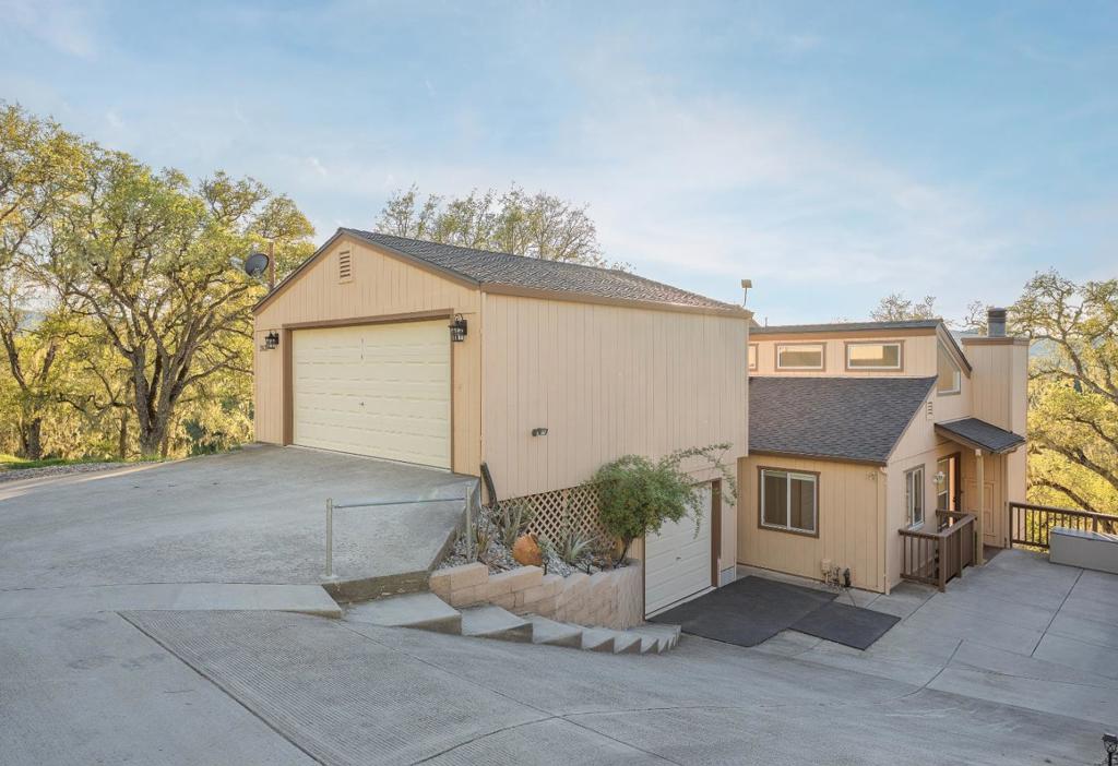 A property available for sale at 2627 Crows Nest Loop, Bradley, CA 93426.