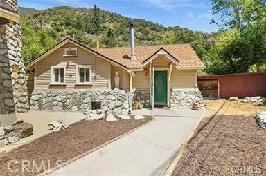 A property available for rent at 8 Oak Drive, Mt Baldy, CA 91759.